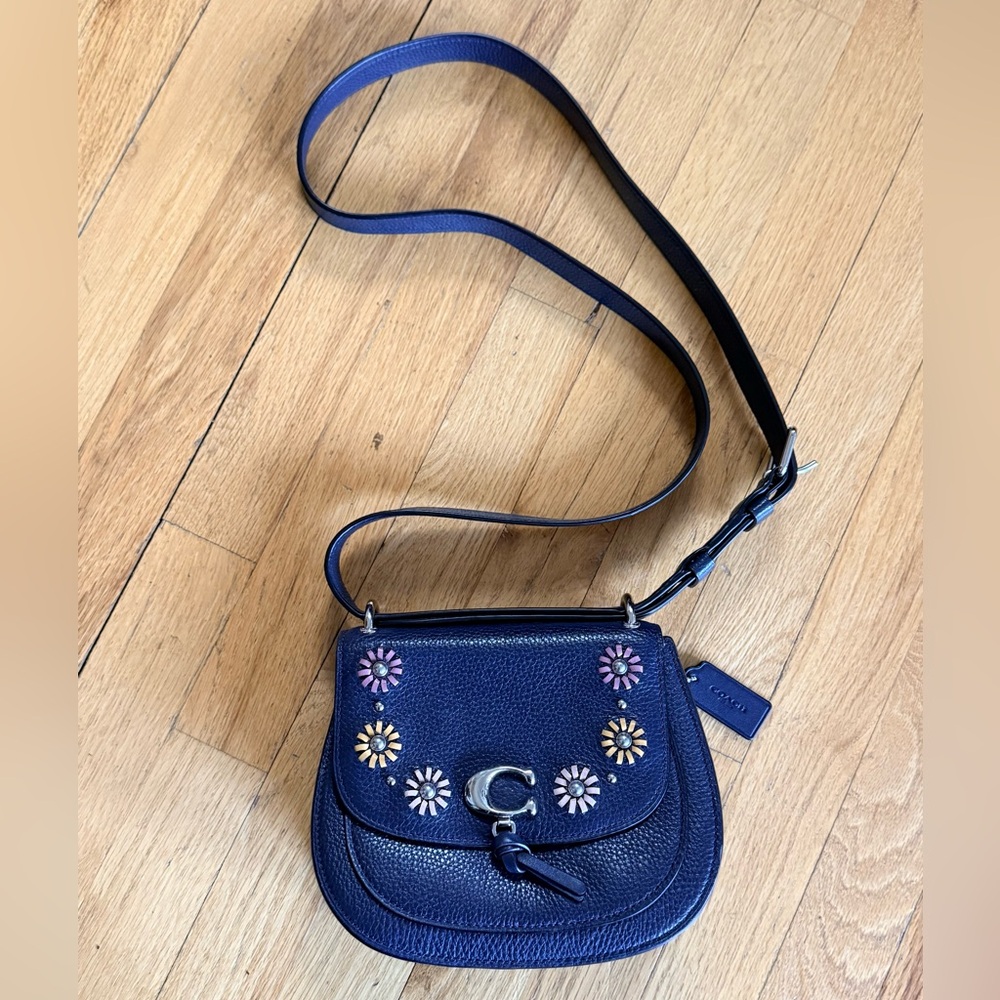 Unique and Rare Coach Navy Leather Floral Stitching Saddle Crossbody Bandit Bag - Picture 2 of 11